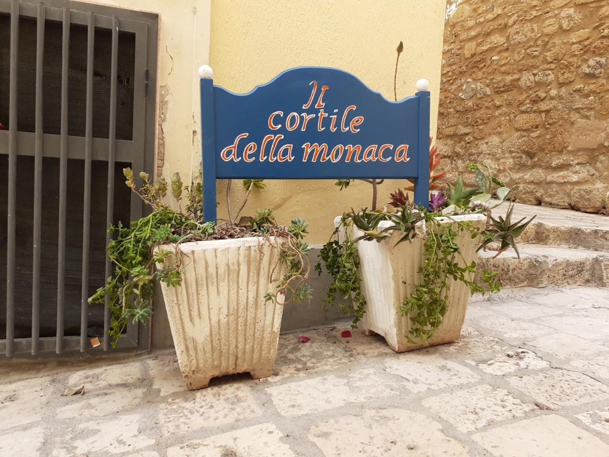 Il Cortile Della Monaca Bed & Breakfast บรินดิซิ ภายนอก รูปภาพ