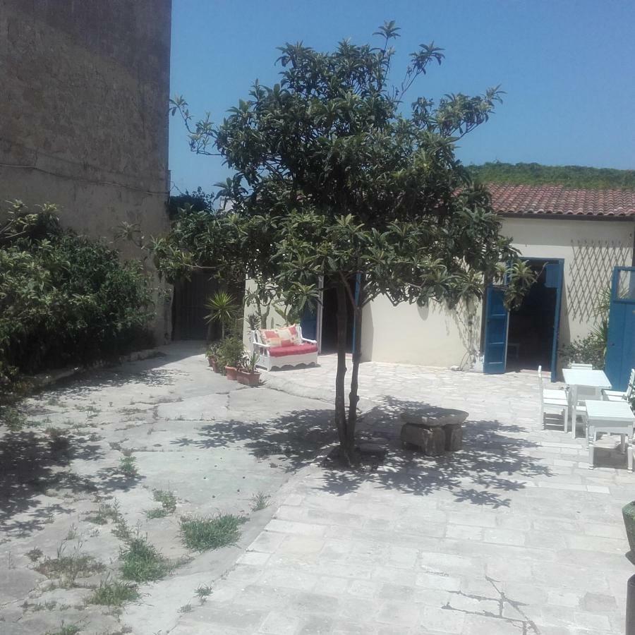 Il Cortile Della Monaca Bed & Breakfast บรินดิซิ ภายนอก รูปภาพ